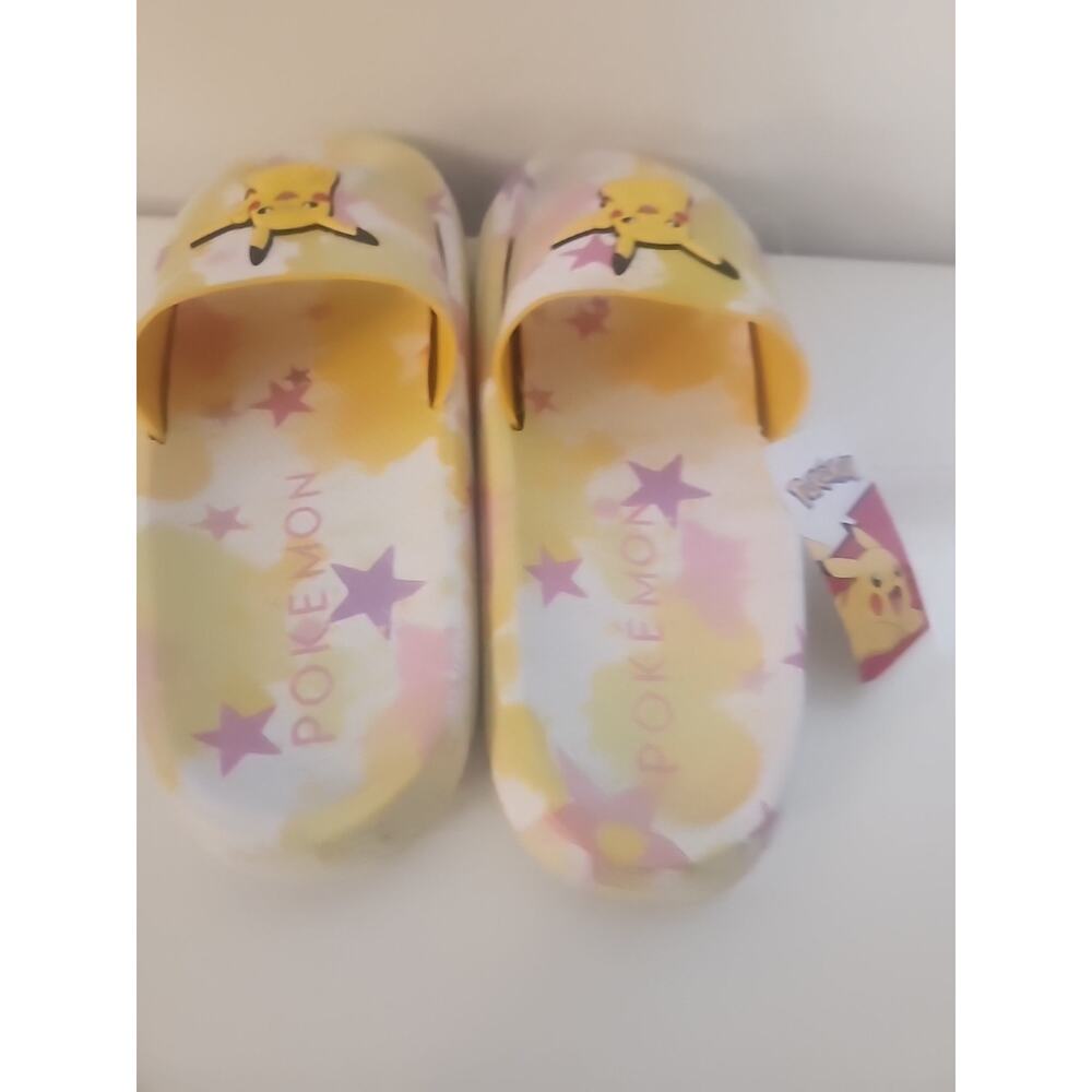 NWT Pokemon Pikachu Slides Slip-On Wmn Sz 7 GroundUp